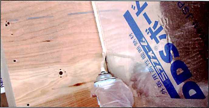 ハイプレン弾性フォームの使用用途2　断熱材と天井部分との気密・断熱補強