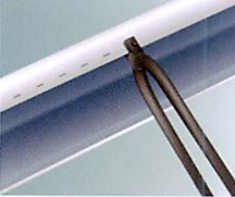 ハンドパンチ使用例　ラッキングカバー接続部の加工用工具